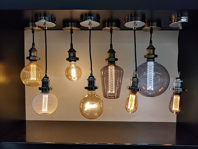 Quem inventou a lâmpada eléctrica? Dica: Não foi Edison