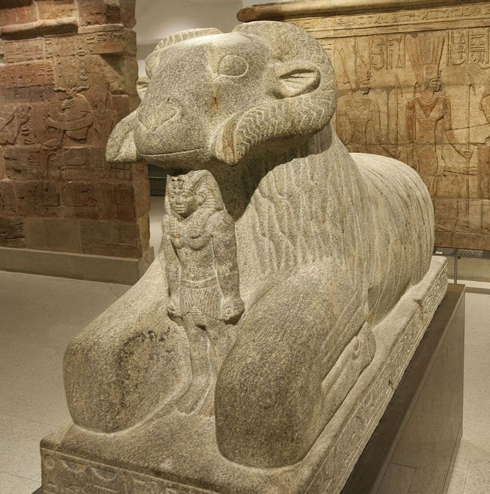Amun: Raja Para Dewa yang Tersembunyi di Mesir Kuno