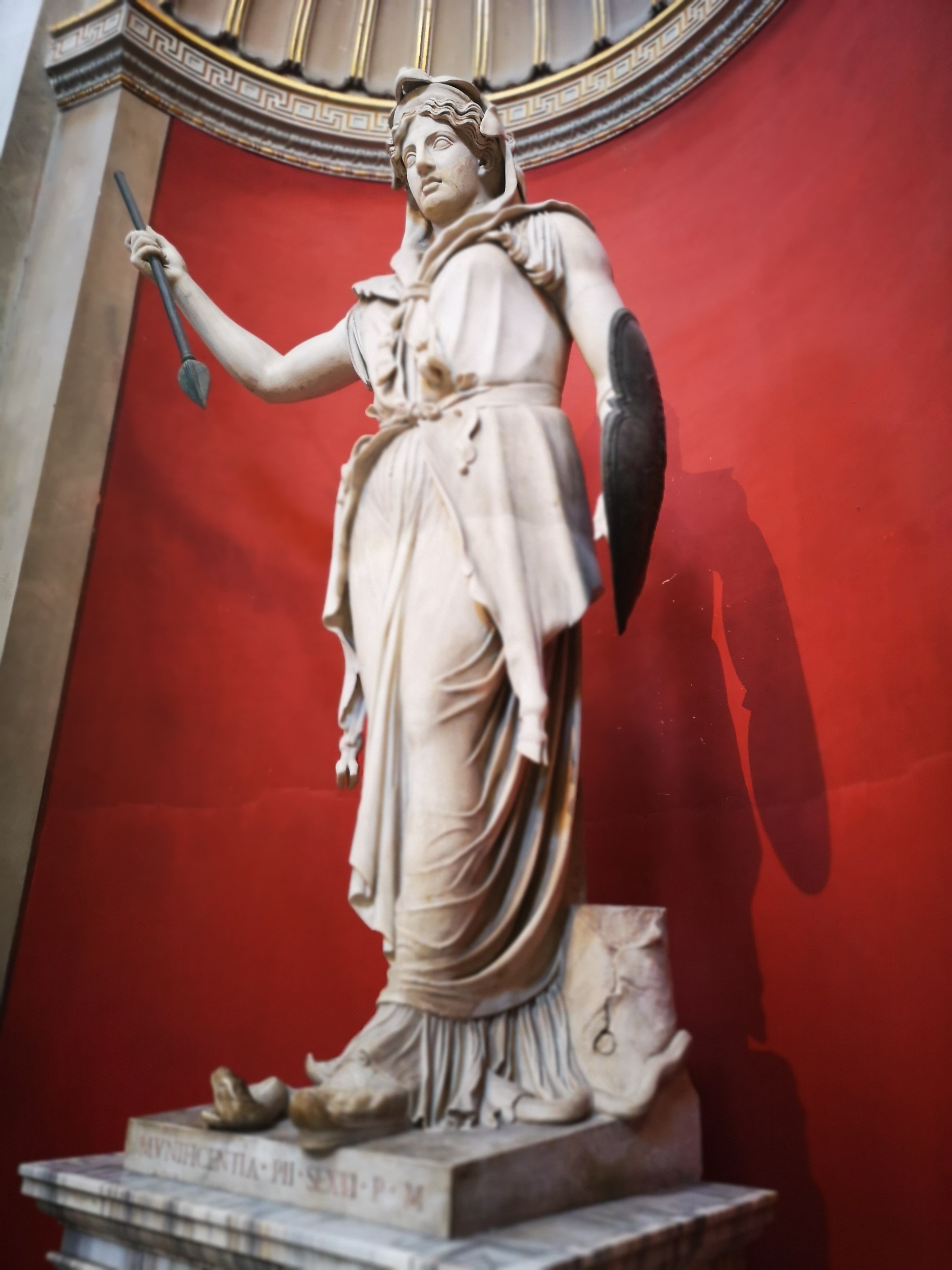 جونو: الملكة الرومانية للآلهة والإلهات
